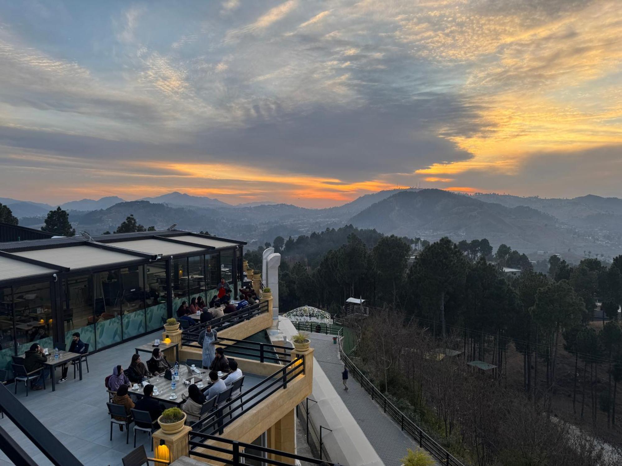 Hidden Hills Hotel & Resort Mansehra Экстерьер фото