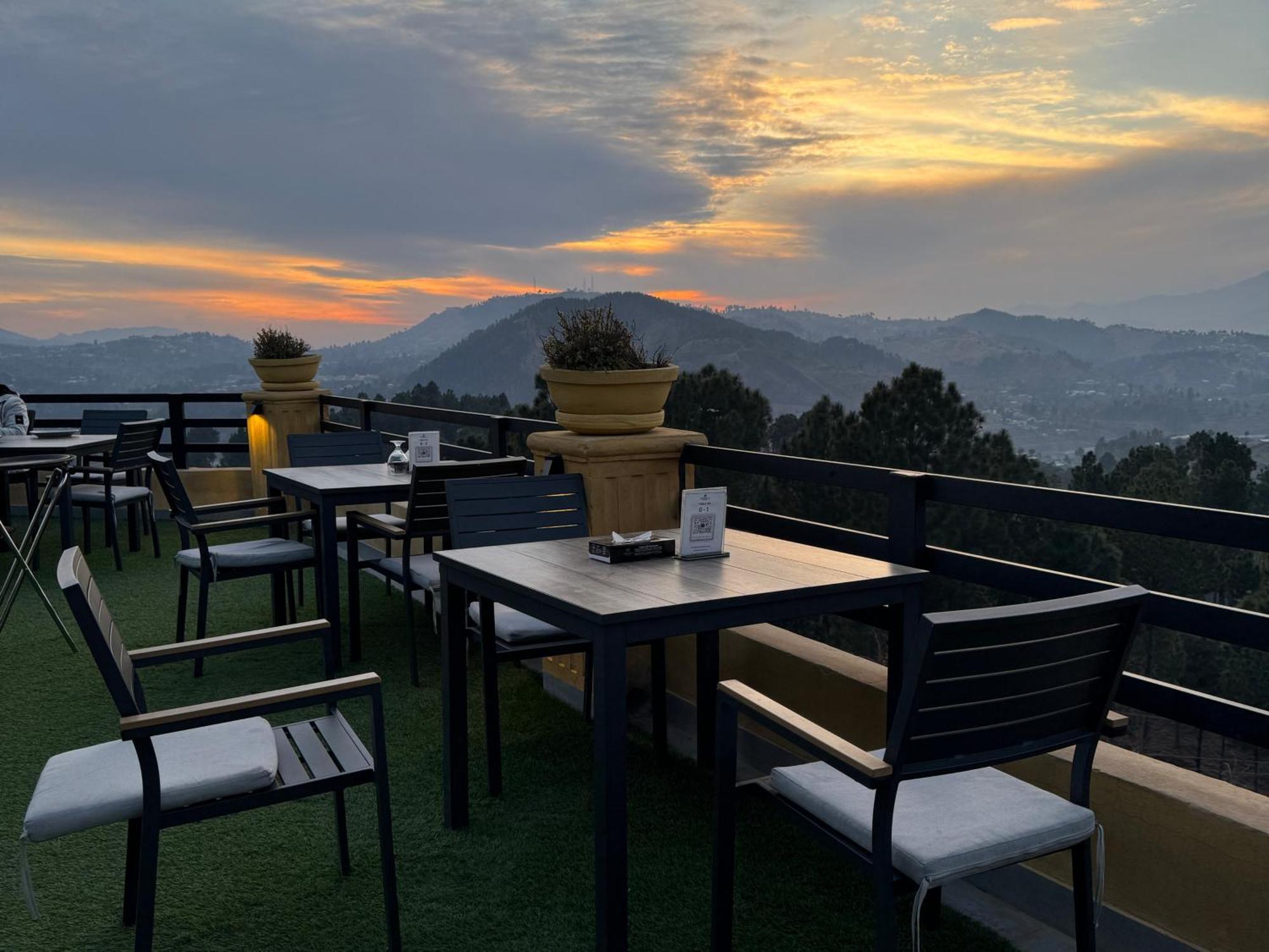 Hidden Hills Hotel & Resort Mansehra Экстерьер фото